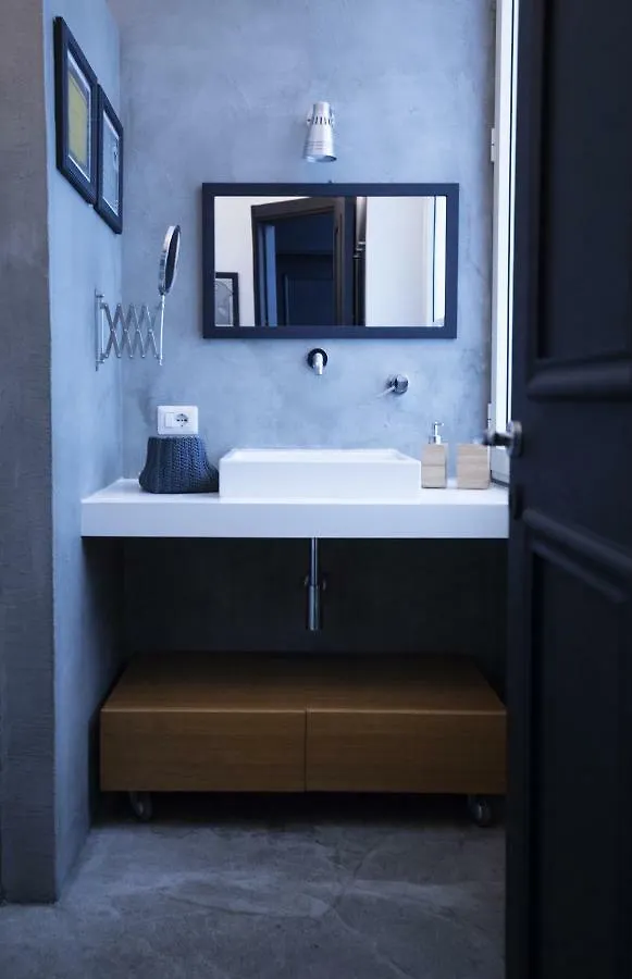 Concrete Apartment San Gregorio Naples